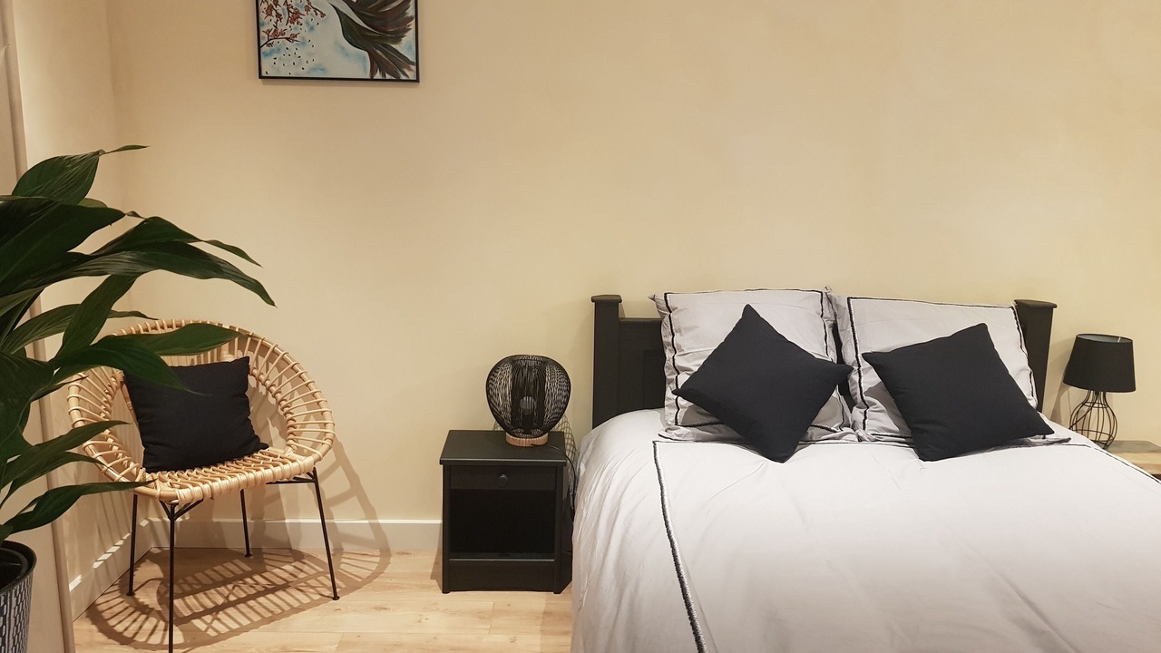 Photo of Bedroom in Charnecles