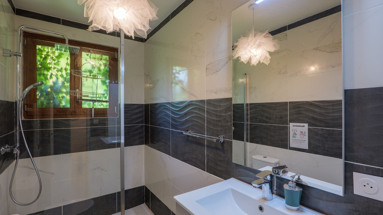 Photo of Bathroom in Aubenas