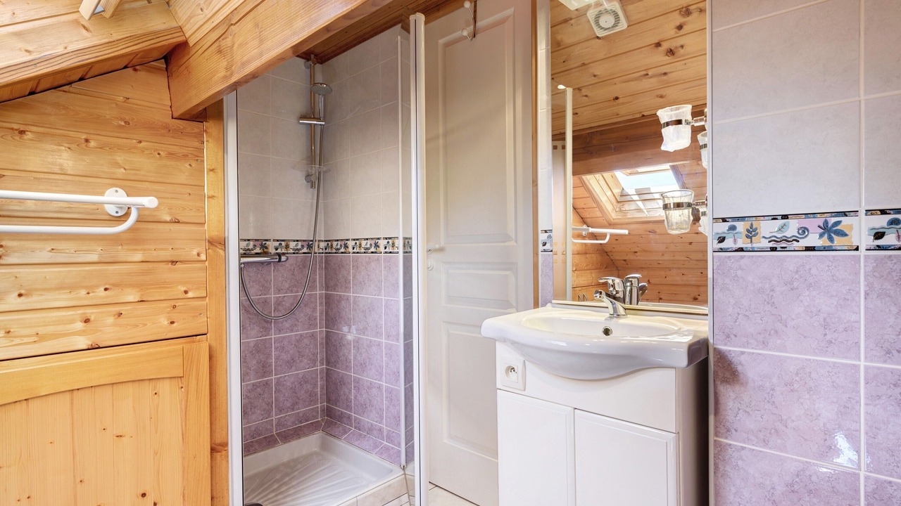 Photo of Bathroom in Engins