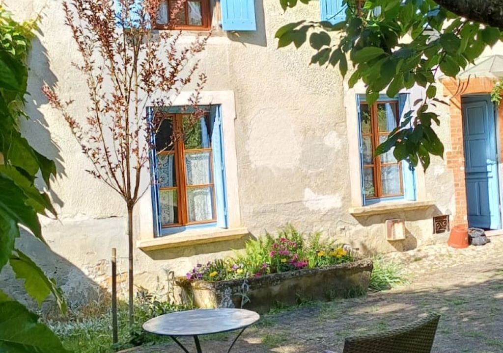 Photo of Outdoor in Pressins
