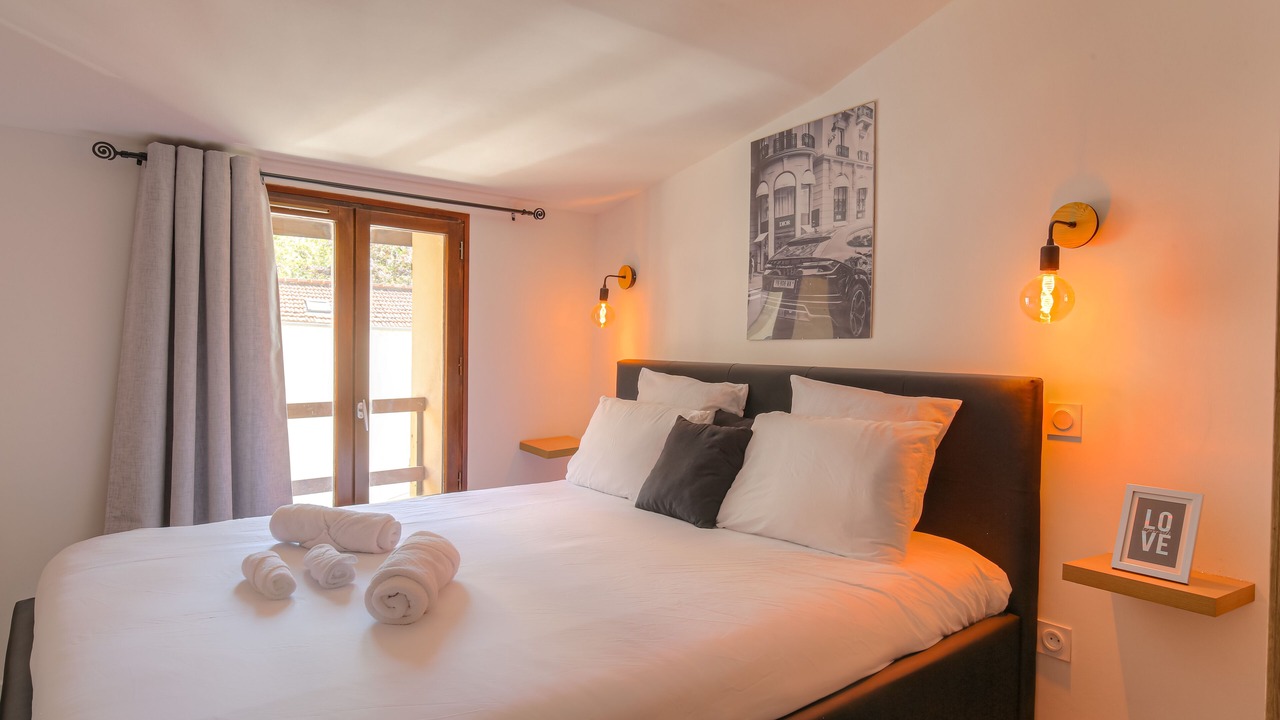 Photo of Bedroom in Neuville-sur-Saone