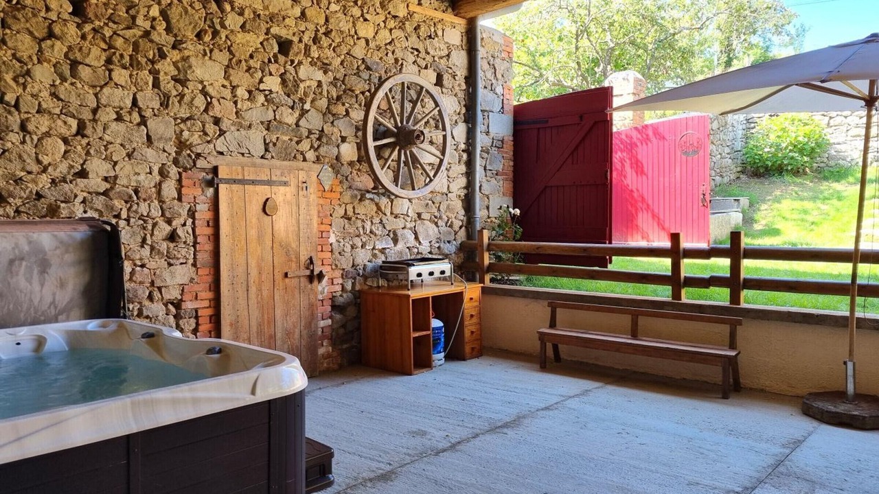Photo of Patio Balcony in Saint-Denis-sur-Coise