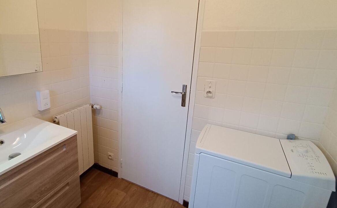 Photo of Bathroom in Linac