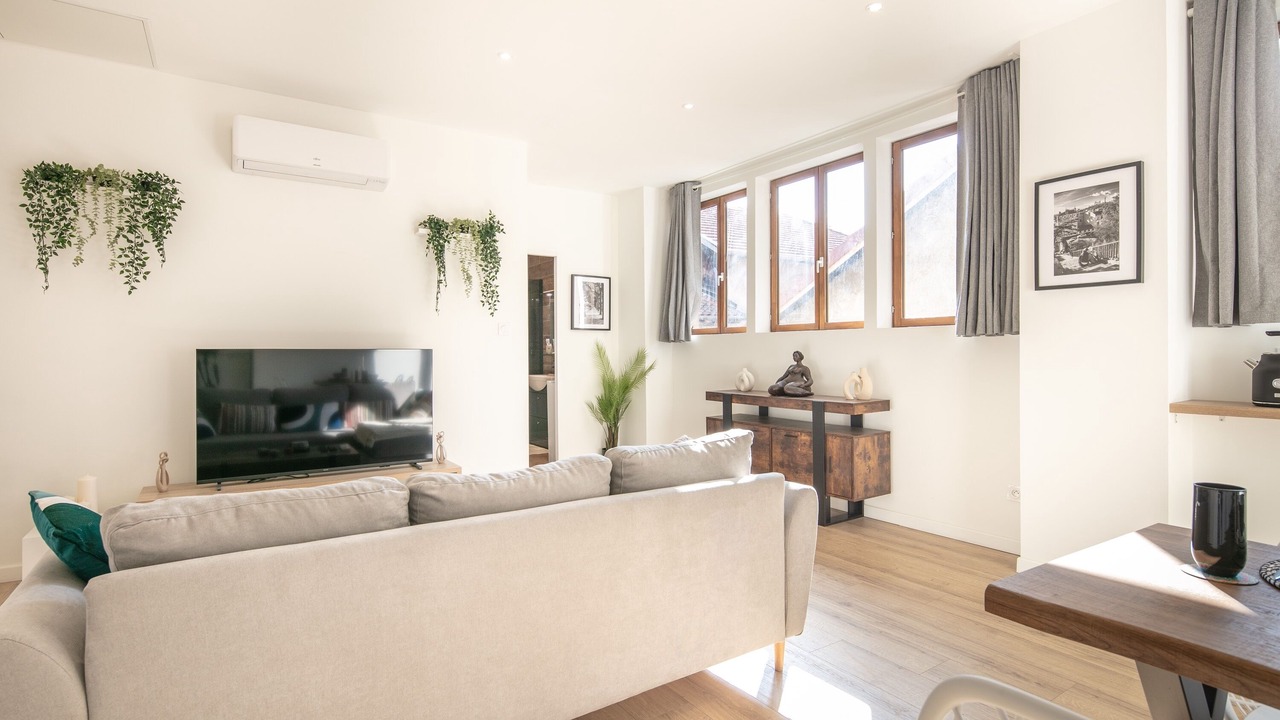 Photo of Livingroom in La Cote-Saint-Andre