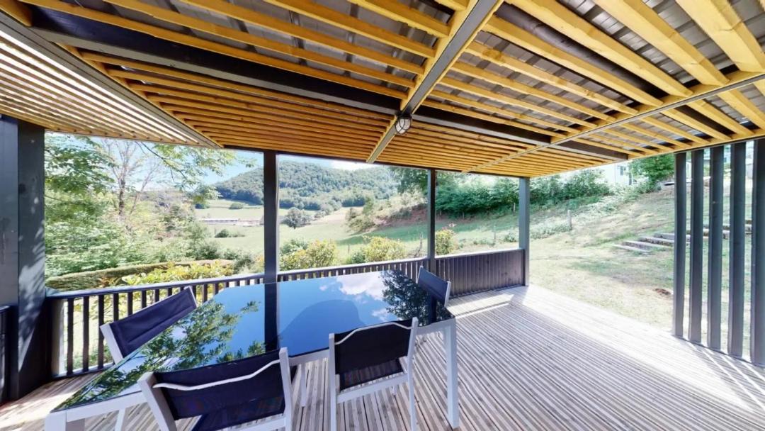 Photo of Patio Balcony in Vic-sur-Cere
