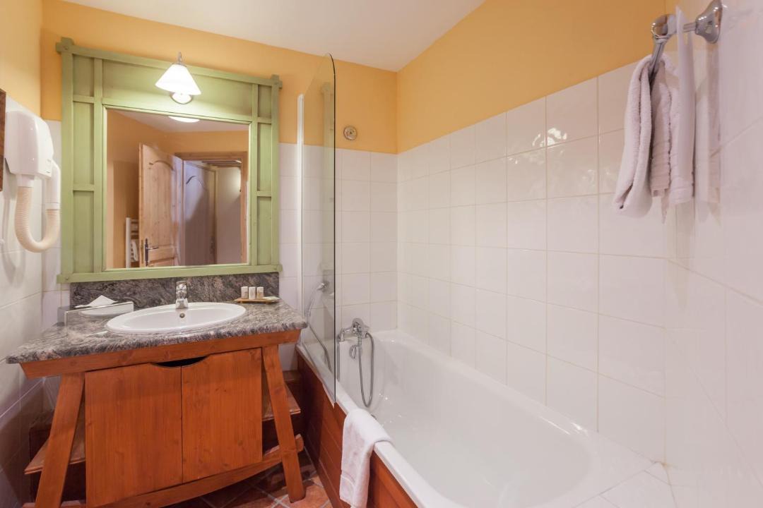 Photo of Bathroom in Arc-1950