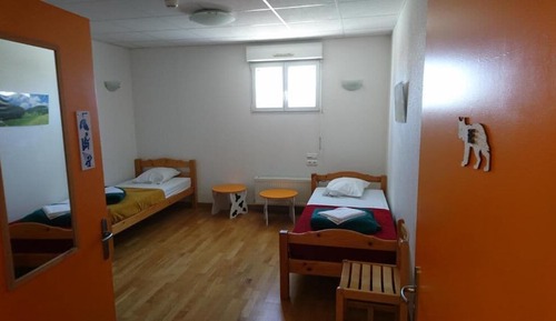 Classic Room, 2 Twin Beds, Mobility Accessible, Hill View
