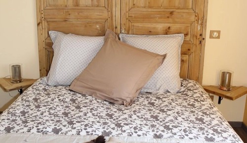 Comfort Double Room, Ensuite, Mountain View (CALCITE)