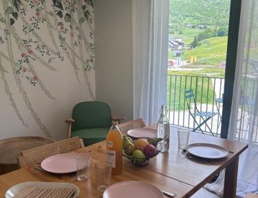 Apartment with Mountain View