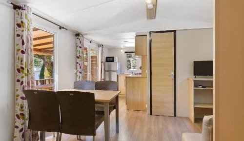 Two-Bedroom Deluxe Apartment with Garden View