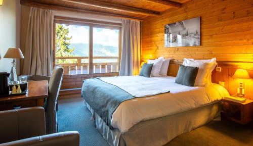 Superior Room with Balcony and Mountain View
