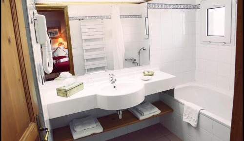 Classic Double Room (2 adults)