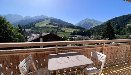 Apartment with Mountain View