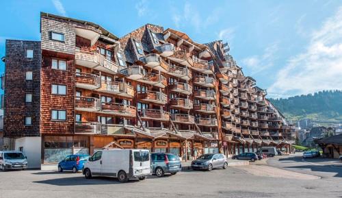 Select One-Bedroom Apartment (4 People)