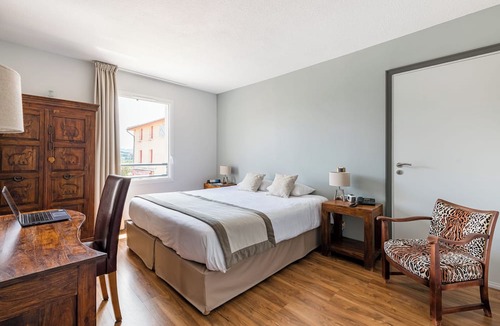 Brullioles Hotel | Le Place Neuve