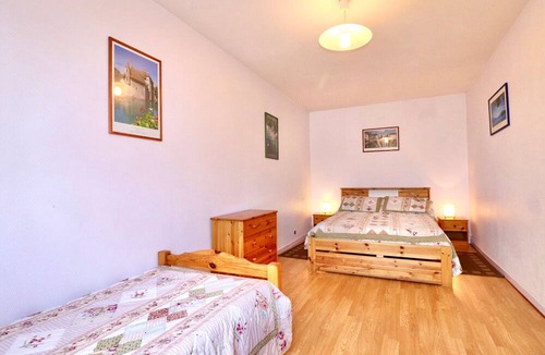 Annecy-le-Vieux Apartment | Spacious and quiet with private garden - Parking included, pets allowed