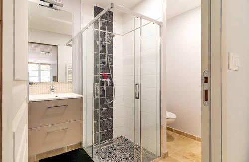 Letra Apartment | Studio 'Domaine De La Chambarde' with Mountain View, Wi-Fi and Air Conditioning