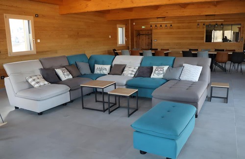 Les Rousses House | Gîte De La Scie: vacation home with mountain views, private terrace, and Wi-Fi