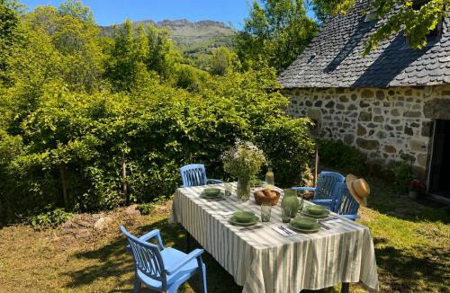 Mandailles-Saint-Julien House | Le Refuge du Griou -rando-trail-VTT-brame du cerf
