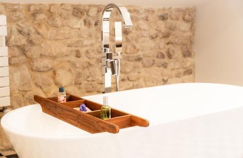 Montsegur-sur-Lauzon Bed & Breakfast | Maison d'Hôtes Les Caroubiers