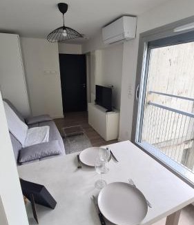 Meylan Apartment | Studio moderne Climatisé Meylan centre proche CHU