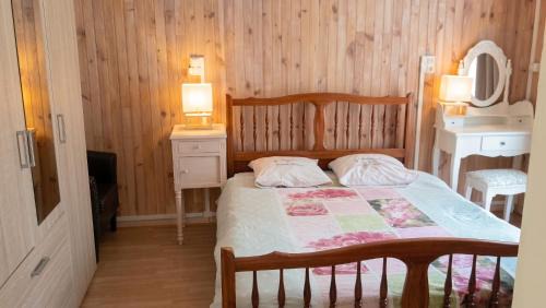 Neris-les-Bains Apartment | Appartement cosy à Néris-les-Bains, 20 m², balcon avec vue
