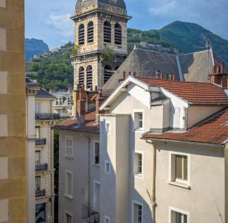 Quartier Hyper-Centre Apartment | 46 Frishman Boutique Apartment Place Victor Hugo