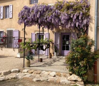 Proulieu House | GITE DU ROY D'AMONT Plaine de l'Ain, repas sur réservation