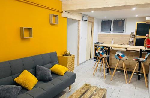 Jussac House | Logement de 40m2 de plein pieds dans une maison avec parking et terrasse