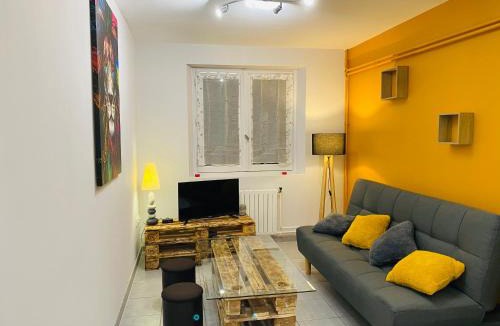 Jussac House | Logement de 40m2 de plein pieds dans une maison avec parking et terrasse