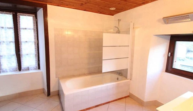 Gite Leynhac, 3 bedrooms, 5 persons