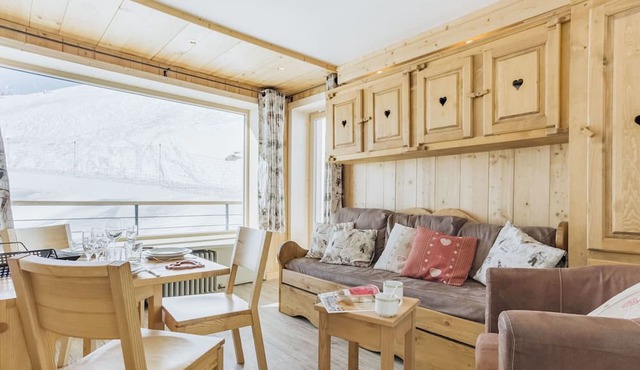 Cosy apartment for 6 people with WIFI, TV and balcony