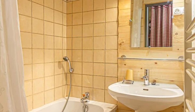 150m from resort center, 1st floor, balcony, tv, ski locker, 27m², Aussois
