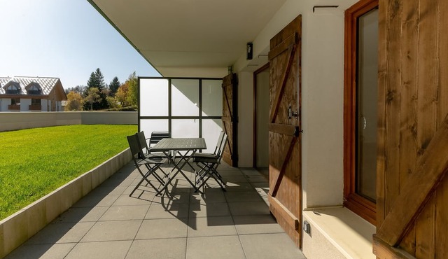 Apartment "Gentiane" with Mountain Views, Private Terrace, and Wi-Fi