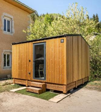 Tiny house calme, vue rivière & viaduc, Morez Jura