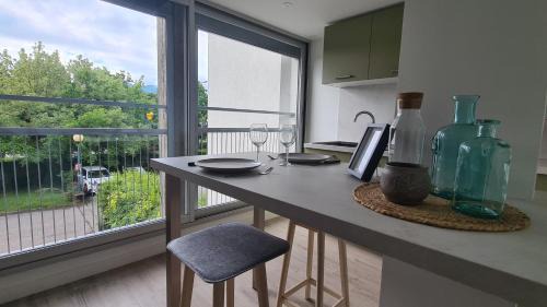 Studio moderne Climatisé Meylan centre proche CHU