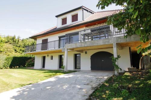 Comfortable villa with a view of Lake Bourget